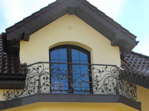Okno balkonowe łukowe , stolarka PVC CT70 CAVA , kolor Mahoń
