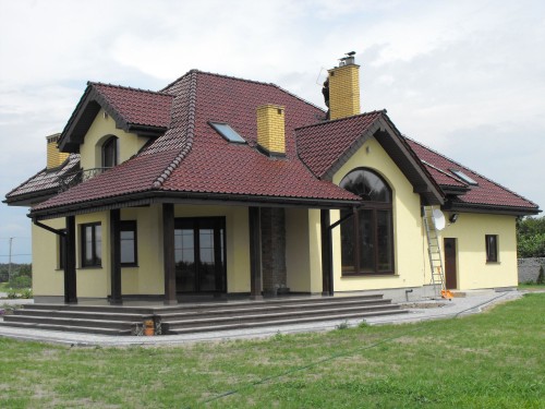 Dom jednorodzinny , stolarka PVC CT70 CAVA , kolor Mahoń