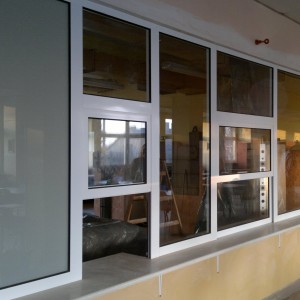 Fasady aluminowe w budynku firmowym