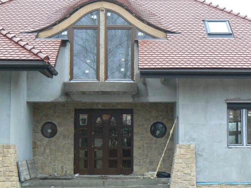 Dom jednorodzinny, stolarka okienna PVC CT70, kolor Orzech