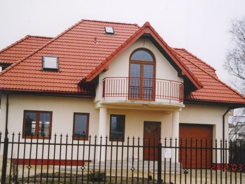 Dom jednorodzinny , stolarka okienna PVC CT70 Rondo , kolor Złoty dąb , szprosy międzyszybowe , drzwi PVC SCHÜCO