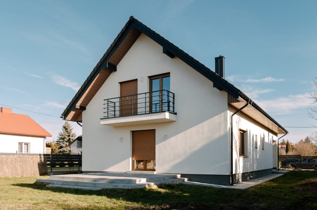 Okna Winchester: stolarka okienna imitująca naturalne drewno dębowe